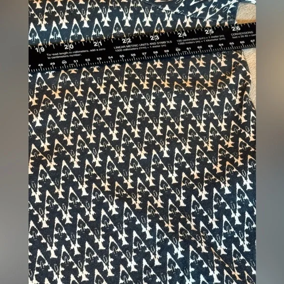 L.L. Bean Navy White Supima Cotton Patterned VNeck 3/4 sleeve Top, 1X 2 for $30 - Picture 6 of 9